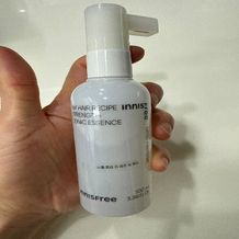 이니스프리 마이 헤어 레시피 스트렝스 토닉 에센스는 인삼추출물·창포추출물로 모근을 케어하고 측백나무씨추출물로 두피 리프레시를 선사합니다. 워터리 제형이 끈적임 없이 산뜻하게 흡수되어 제주 콩 펩타이드·녹차 추출물이 건조해진 모발에 집중 영양을 더합니다. 피부 자극 테스트를 완료한 클린 포뮬러로 두피·모근 데일리 케어에 활용하기 좋습니다.
