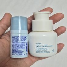 이니스프리 레티놀 앰플은 3X 레티놀 컴플렉스·3X 시카™를 모공보다 2300배 작은 리포좀에 담아 모공·흔적 케어에 도움을 줍니다. 주름·미백 2중 기능성을 갖추었고, 4주 사용 후 모공 부피 42.4%·색소 침착 37.5% 개선이 확인되었습니다. 피부과·하이포알러지 테스트를 완료한 저자극 포뮬러로 수분 베이스가 끈적임 없이 산뜻하게 마무리됩니다.