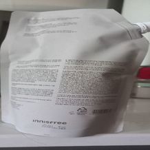  건조하고 지친 피부에 수분과 영양을 풍부하게 공급하여 진정시켜주고, 피부속 깊이 보습감을 선사하여 탄력있고 윤기있는 바디로 가꿔주며 몸과 마음을 차분함으로 물들이는 주니퍼 그린 우디향으로 숲길 산책을 떠올리게 하는 자연내음의 향이 몸과 마음의 편안함을 주는 부드러운 밀크타입 제형의 이니스프리 리스테이 바디로션