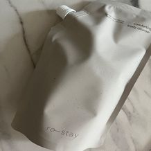 자극 없이 순하게 노폐물을 씻어내고, 은은한 향으로 편안한 샤워를 선사하는 이니스프리 리스테이 컴포팅 바디 클렌저로 매일 촉촉하고 부드러운 바디 케어