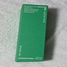 이니스프리 블랙티 유스 인핸싱 트리트먼트 에센스는 뷰티 블랙티·BLACK TEA PEPTIDE ACTIVATOR™ 중심의 항산화 포뮬러로, 어느 각도에서도 빛나는 투명광피부를 완성합니다. 산뜻하고 빠르게 흡수되는 워터 에센스 제형으로 끈적임 없이 매일 항산화 안티에이징 케어를 이어가며, 저자극 포뮬러로 민감 피부도 편안하게 케어합니다.