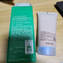 이니스프리 화산송이 모공 듀얼 마스크팩은 워시오프 타입으로 부드러운 화산송이 클레이와 5종 히알루론산 수분팩을 함께 담아 모공·각질과 수분 케어를 돕습니다. 세안 후 얇게 펴 바른 뒤 손끝으로 롤링하고 물로 씻어내는 3분 루틴으로 매끈한 피부결과 윤기 광채를 선사합니다. 저자극 포뮬러로 매일 모공 케어에 부담 없이 활용하기 좋습니다.
